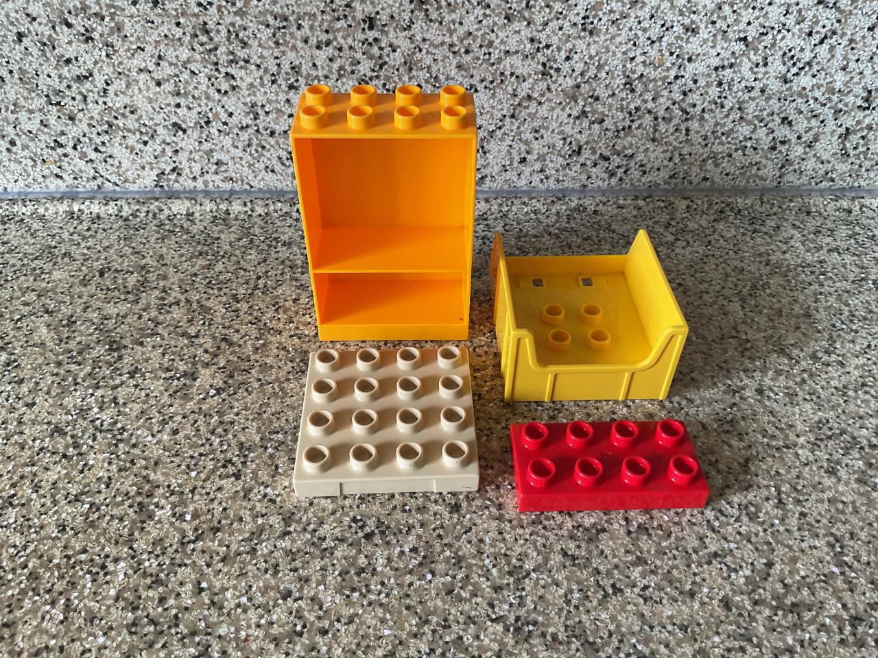 Lego Duplo.     72 stenen in alle kleuren en maten.