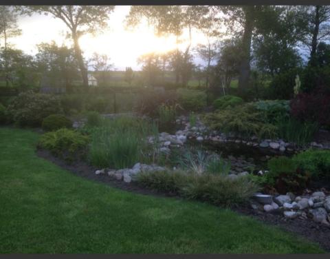 Tuinman/ stratenmaker  biedt zich aan.