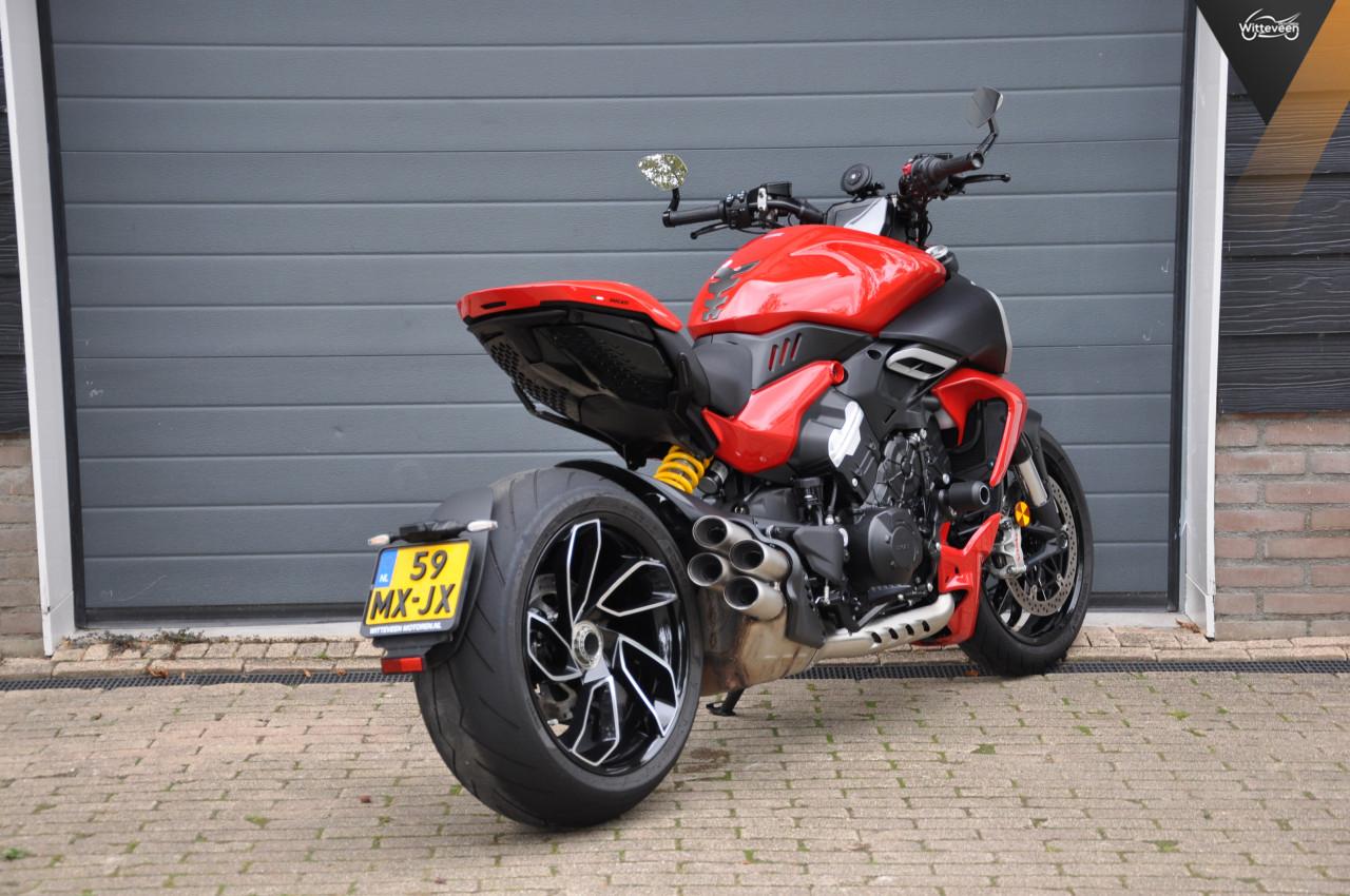 Ducati Diavel V4 Zeer nette motor