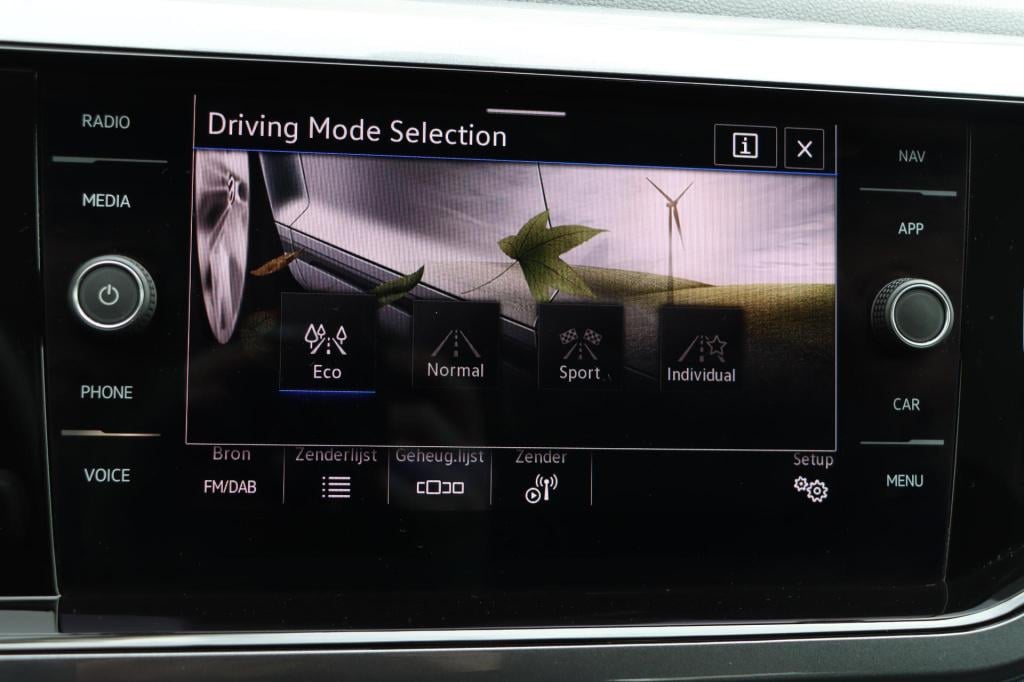 Volkswagen Polo 1.0 tsi highline r-line | stoelverwarming | adaptive