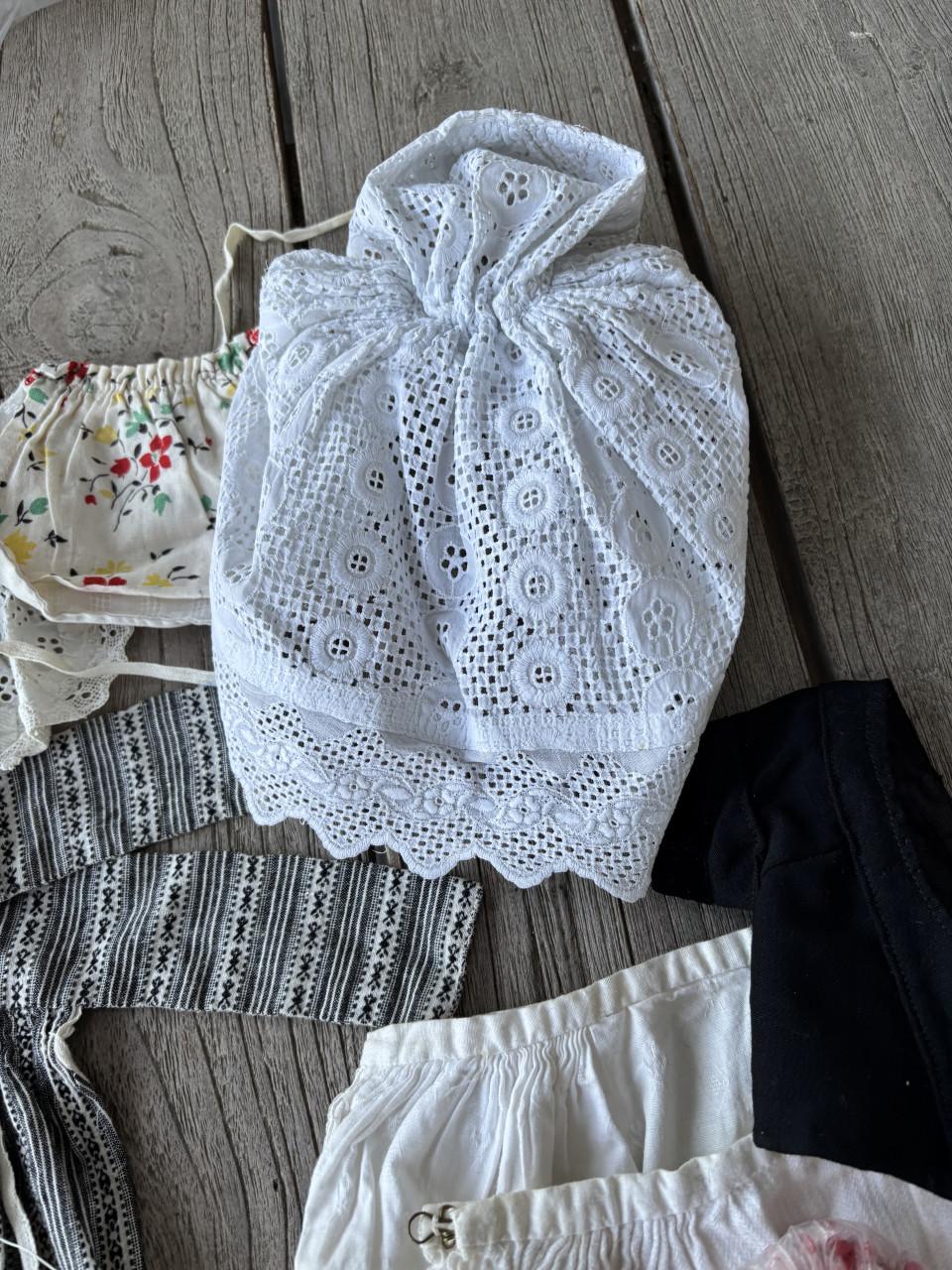 Kleding klederdracht pop