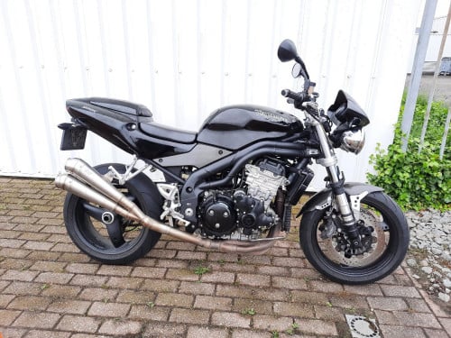 Triumph Speed Triple 955i uit 2004