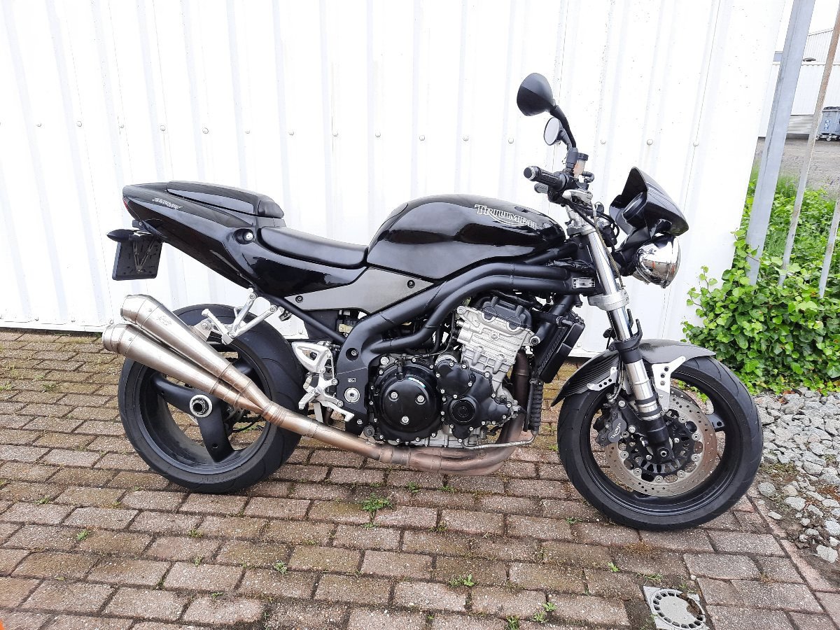 Triumph Speed Triple 955i uit 2004