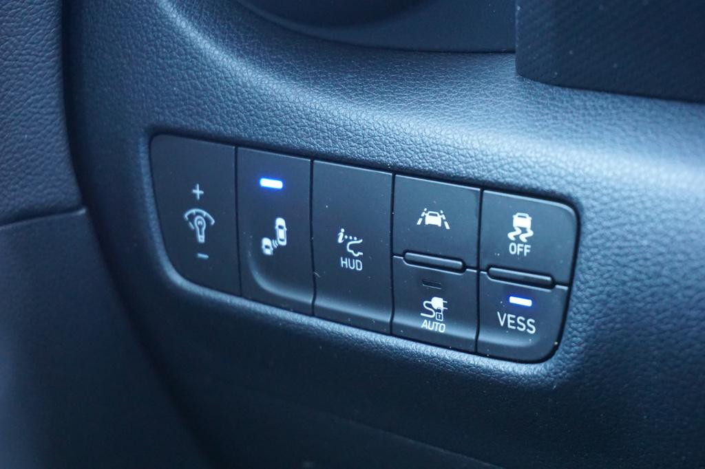 Hyundai Kona ev premium 64 kwh automaat - airco / navi / cruise / leder / s