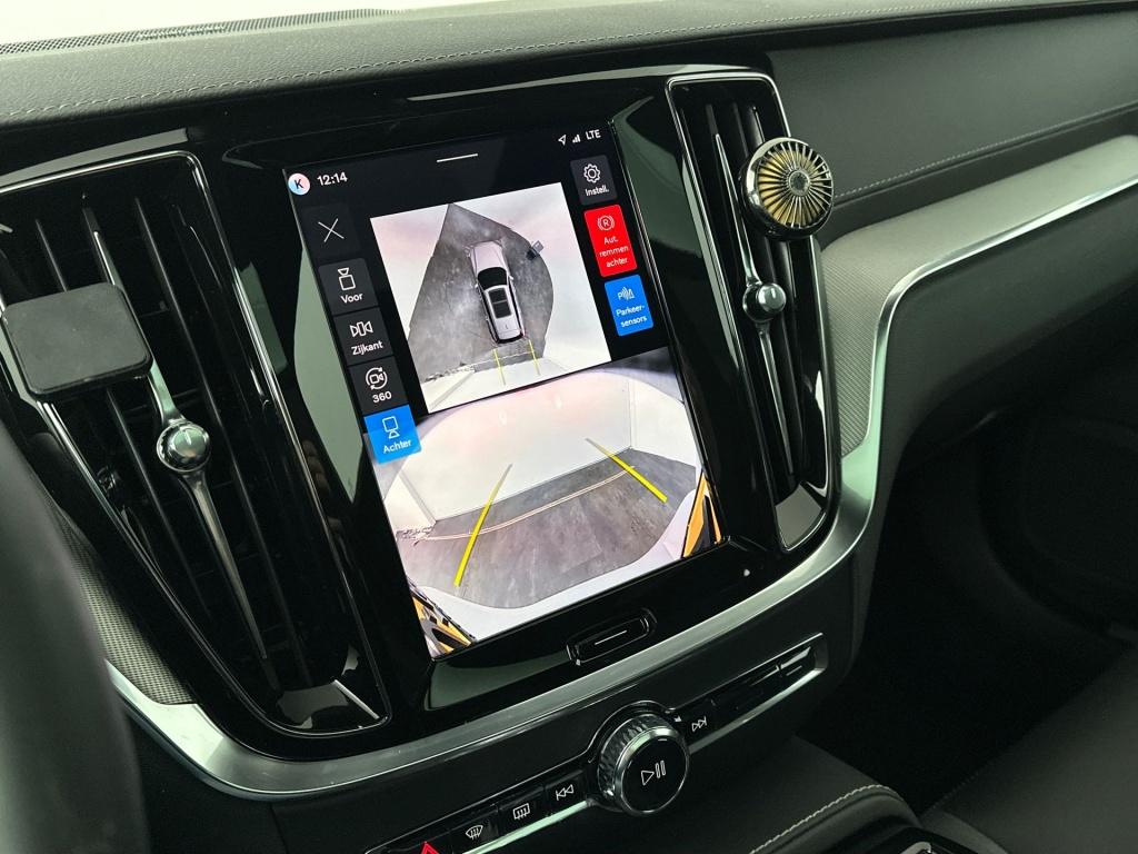 Volvo V60 t8 455pk recharge ultra dark| panodak| 360camera| stylingpack| a