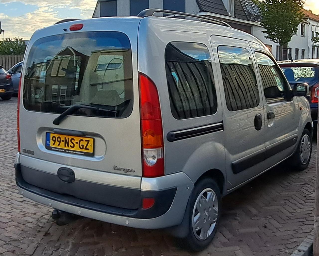 Renault Kangoo 1.6 16V 70KW 2004 Grijs € 2400