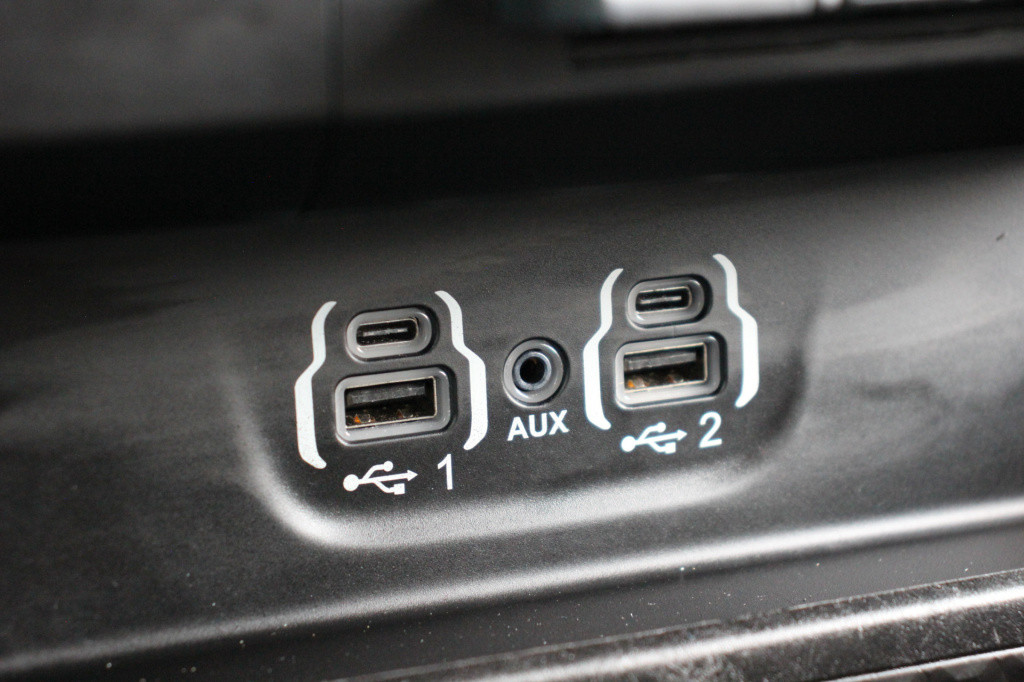 Dodge Ram 1500 5.7 v8 4x4 crew cab laramie verhoogd | harman kardon | leder