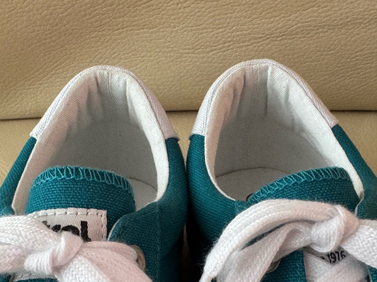 Nieuwe Mistral canvas sneakers, maat 42