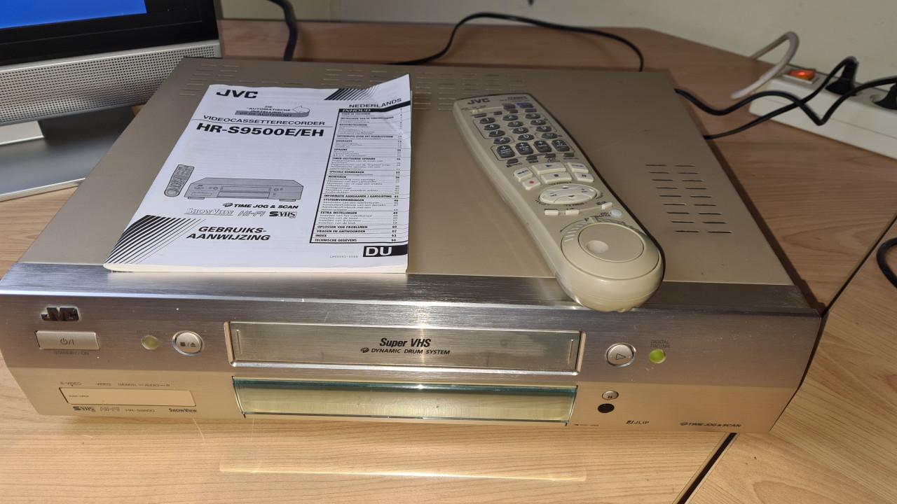 Super VHS Videorecorder