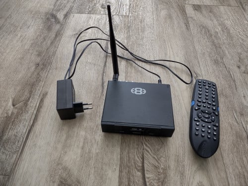 Nette mediaspeler Mede8er, MED600X3D met afstandsbediening.