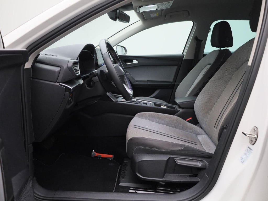 Seat Leon sportstourer 1.5 etsi style | automaat | navigatie | trekhaak! | 