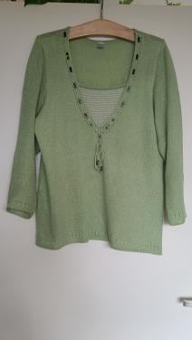 Truitje, hele dunne stof. Licht groen. Maat 44.