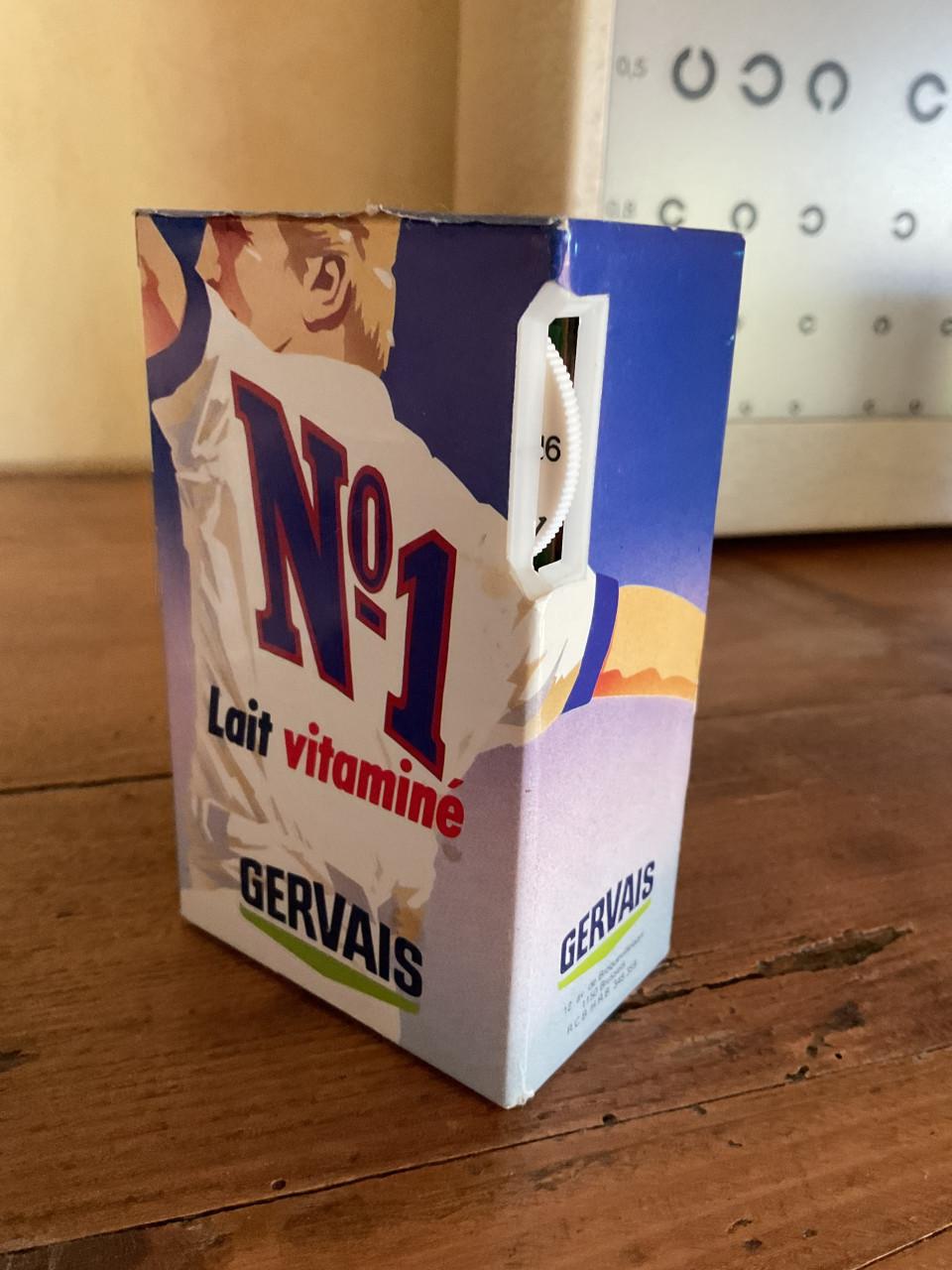 Vintage radio ( Gervais melkpakje )
