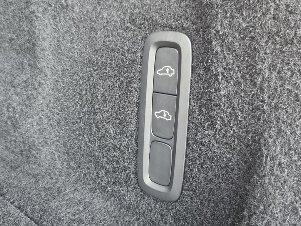 Volvo XC60 2.0 t8 plug-in hybrid awd ultimate dark r-design | luchtvering |