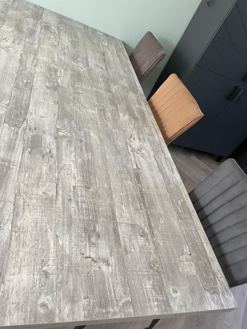 Eettafel met 6 stoelen