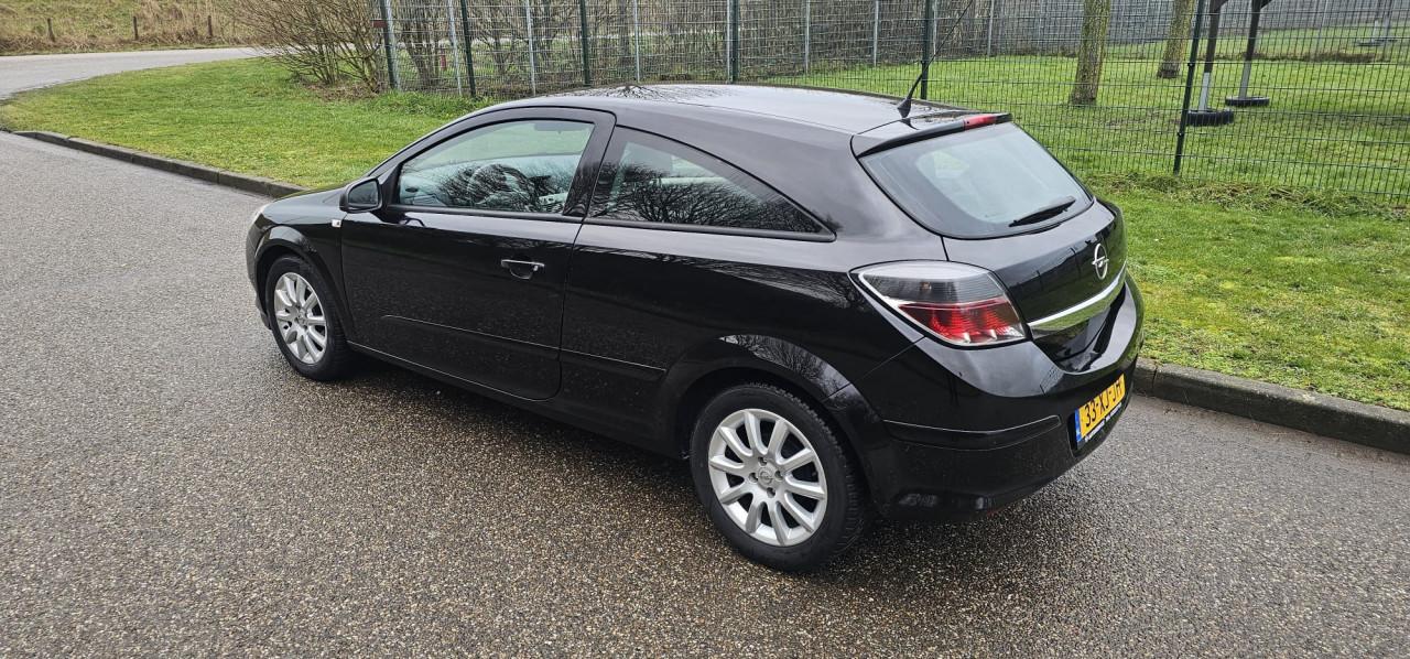 Opel Astra GTC 1.4 Temptation Verkeert In Zeer Goede Staat!!