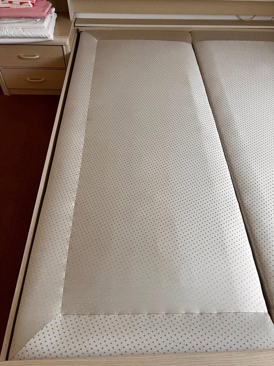 Slaapkamer: bed en linnenkast, mag ook los van elkaar