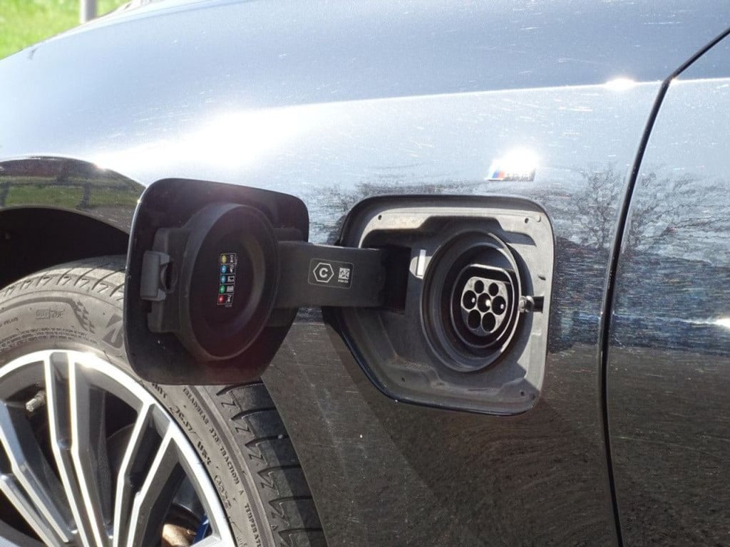 BMW 3-serie 330e edrive edition m-sportpakket | 18"