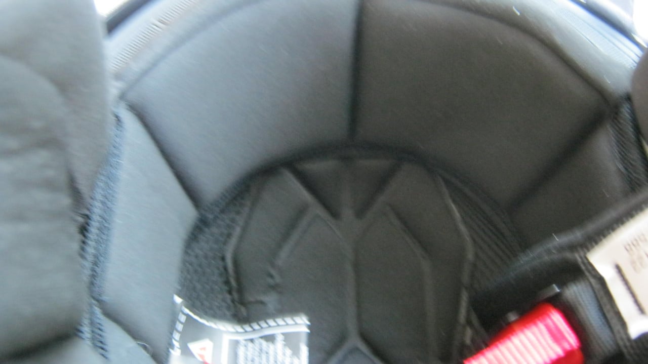 NIEUW HELM MET INGEBOUWT VISIER VOOR 30 EURO
