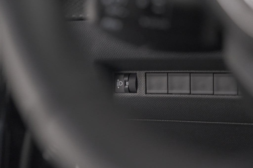 Peugeot E-2008 ev active 50 kwh | parkeersensoren | apple carplay | climate