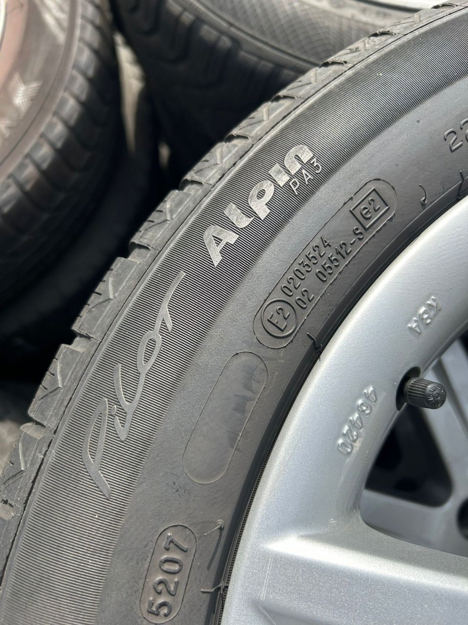 AUDI ALUMINIUM VELGEN MET MICHELIN PILOT ALPIN BANDEN 17''