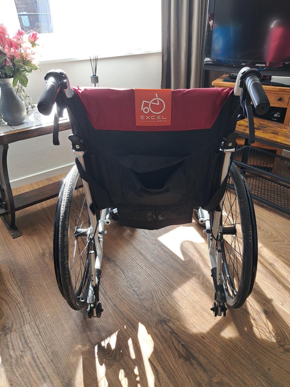 Rolstoel ( nog geen jaar oud)