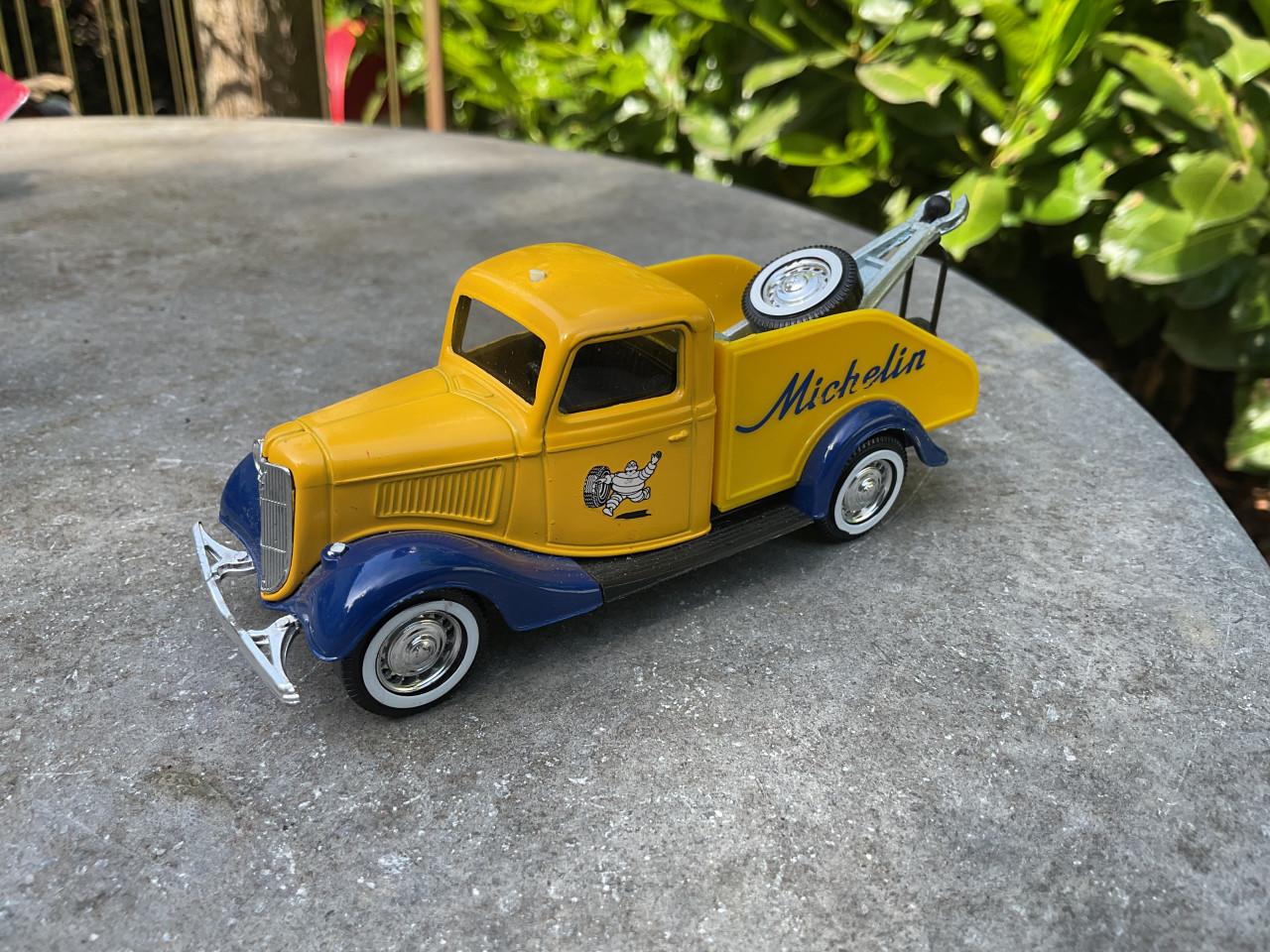 Michelin reclame auto’s.     ( Collectie )