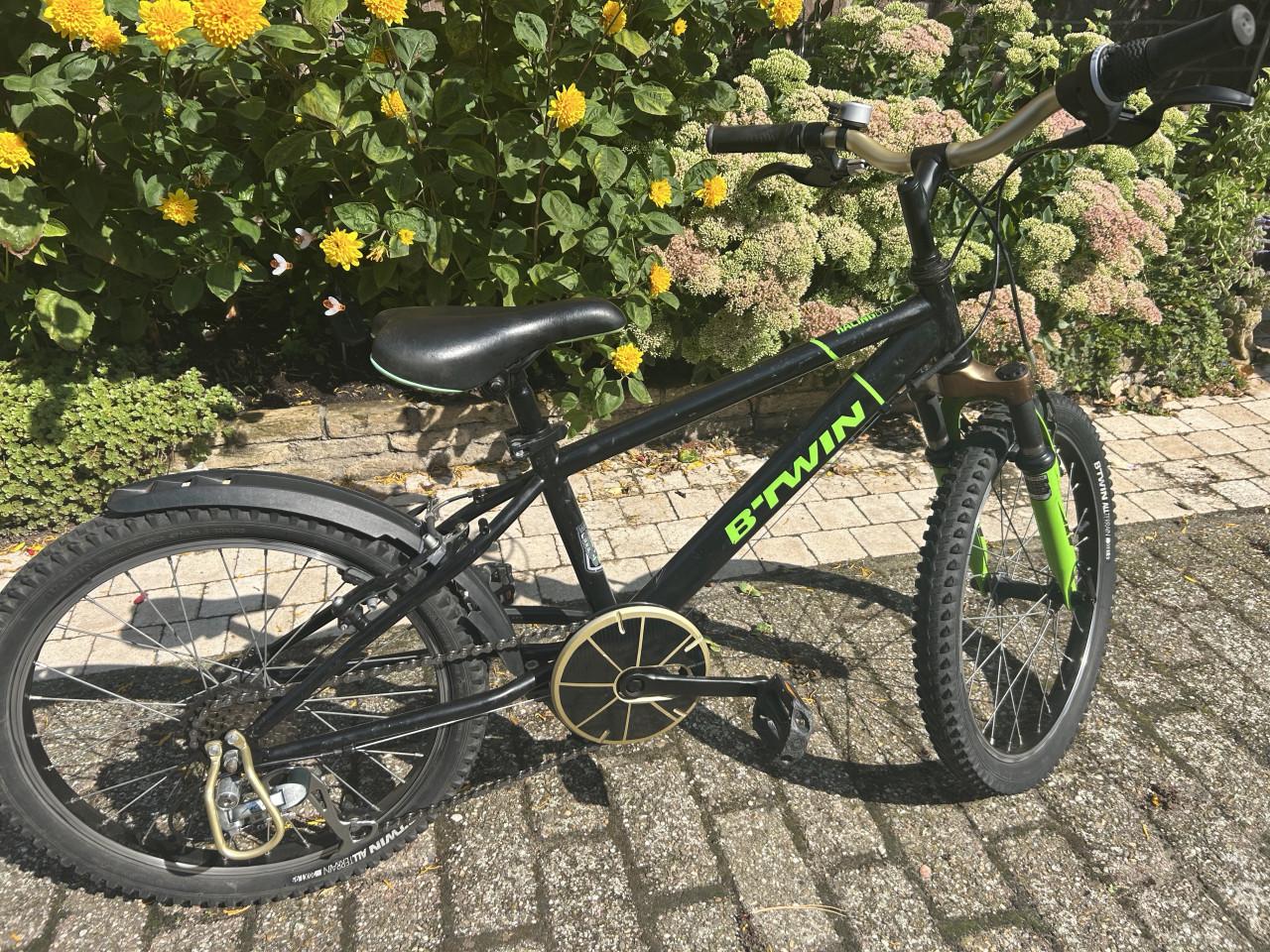 Jongensfiets Mountainbike B-Twin 6 speed, velgremmen. GOED!!
