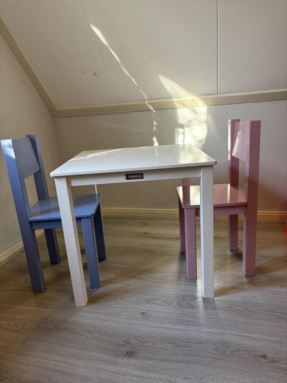 Peuterbed met tafel en stoelen. Bobita slaapkamer set roze/paars 140x70