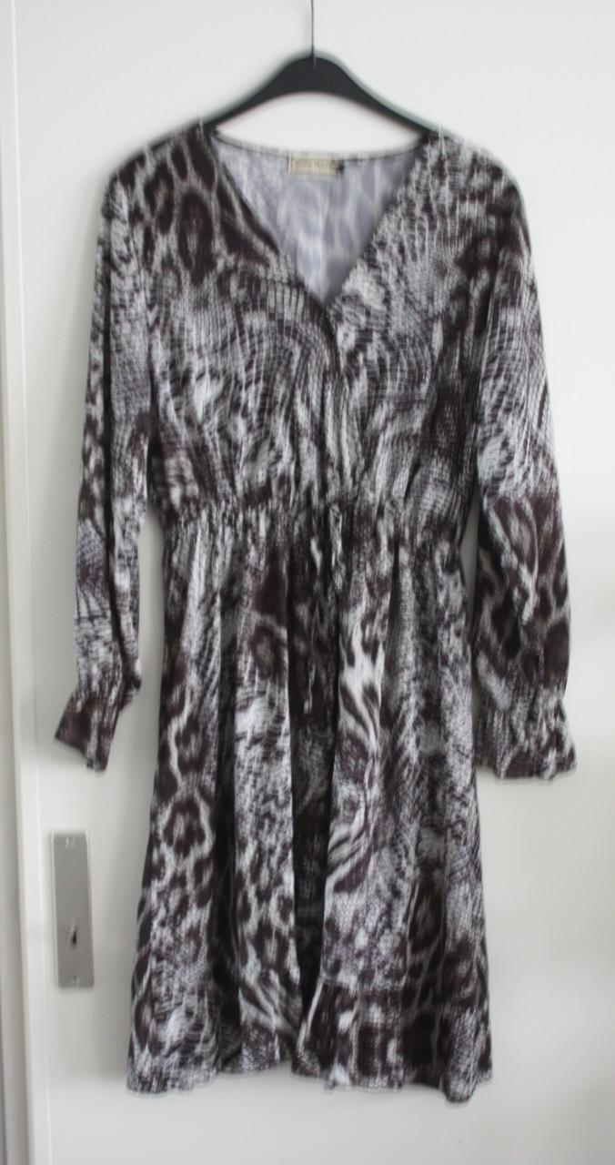 Zwart wit dieren print jurk  maat s-m