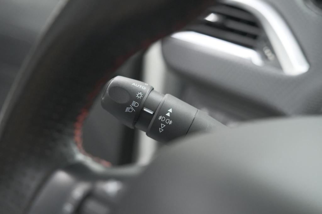 Peugeot 2008 puretech 110 eat6 gt-line | trekhaak | camera | navigatie | pa