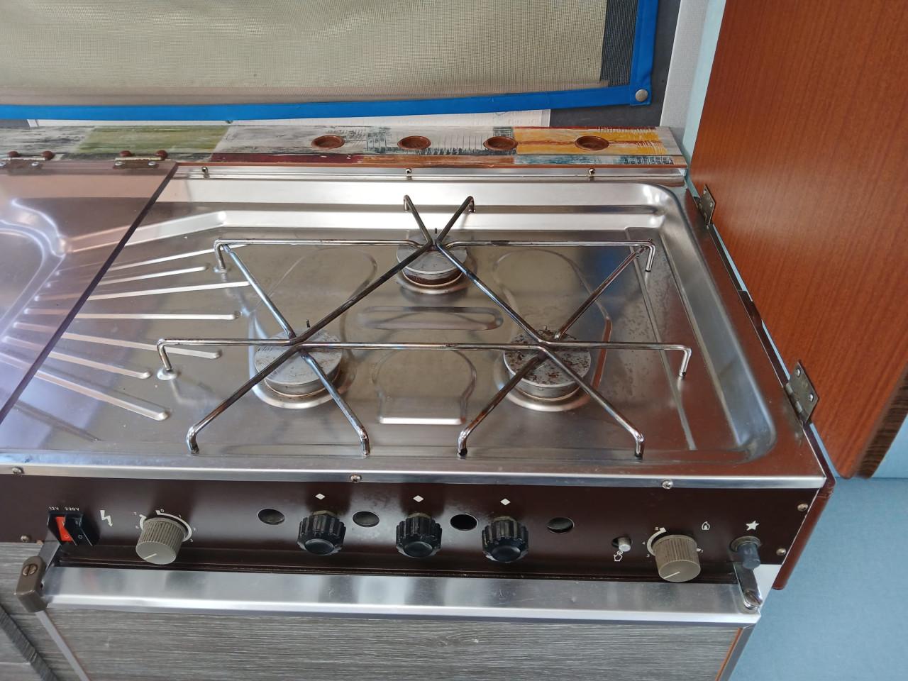 Vintage caravan Avento 395 T Luxe met stapelbed en voortent