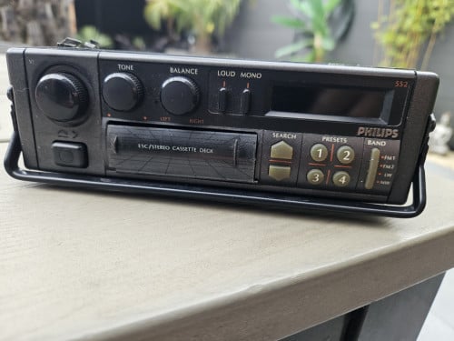Werkend vintage oldtimer autoradio philips dc 552 met cassette....