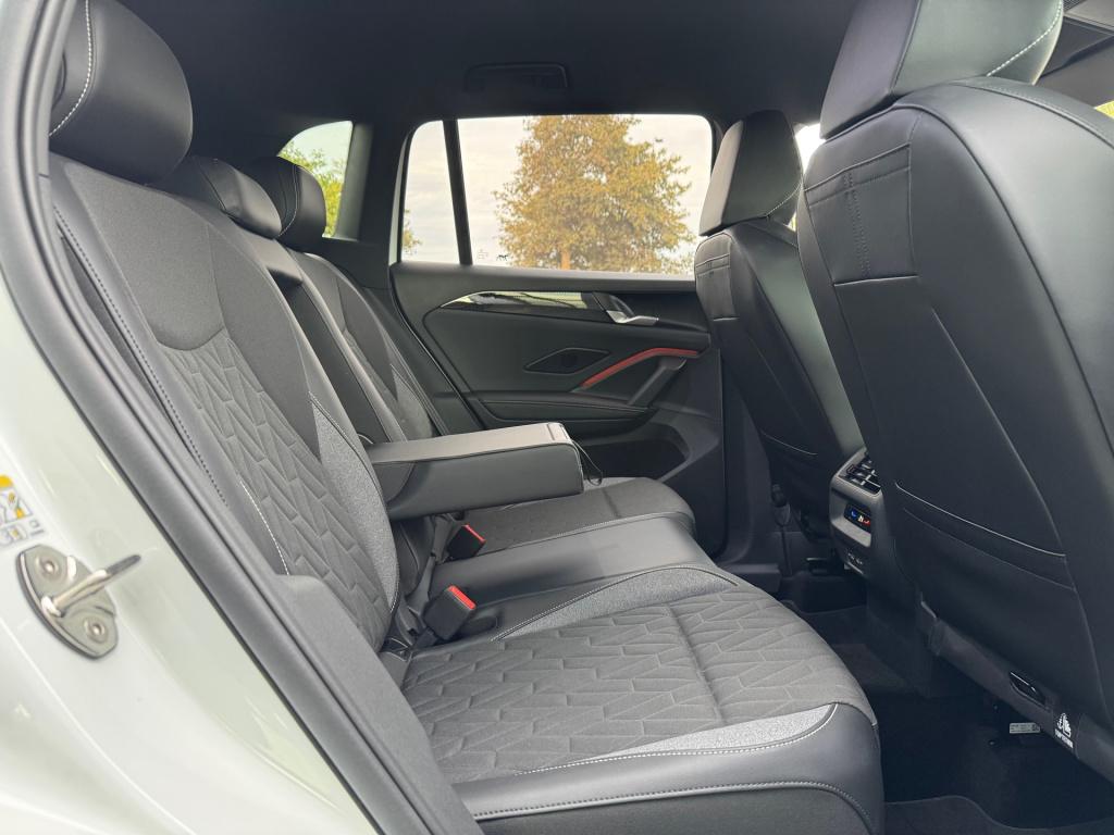 Volkswagen Tiguan 1.5 tsi goal * acc * 360 camera * trekhaak * lane + side 
