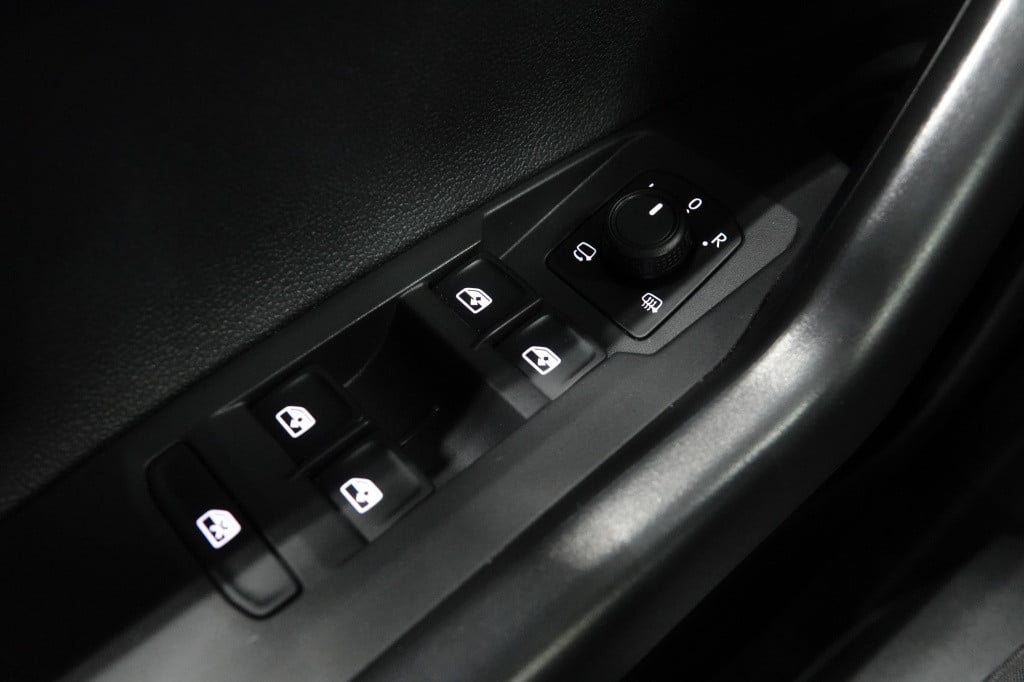 Volkswagen Taigo 1.0 tsi | acc | led | stoelverw. | pdc |