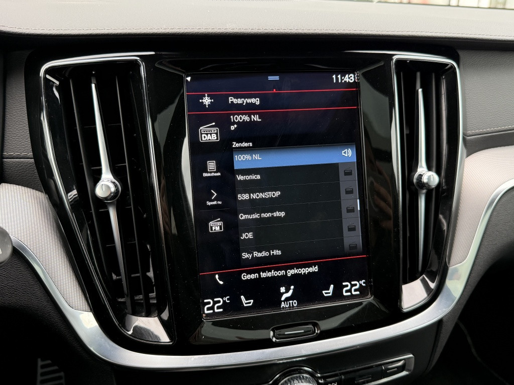 Volvo V60 t6 340pk recharge r-design| panodak| adap.cruise| 360camera| tre