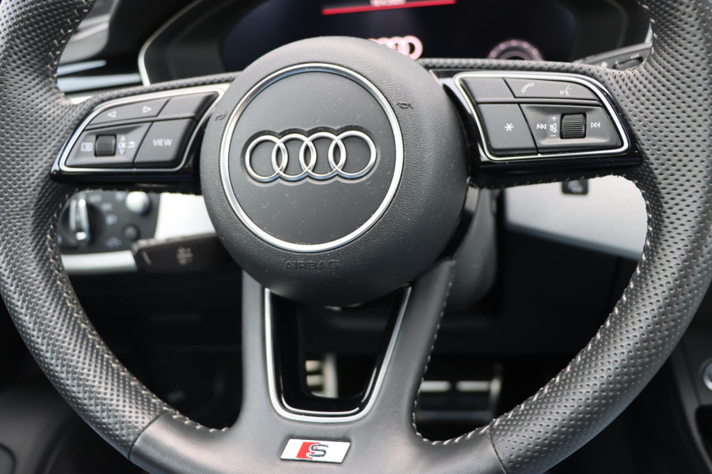 Audi A4 limousine 35 tfsi launch edition sport