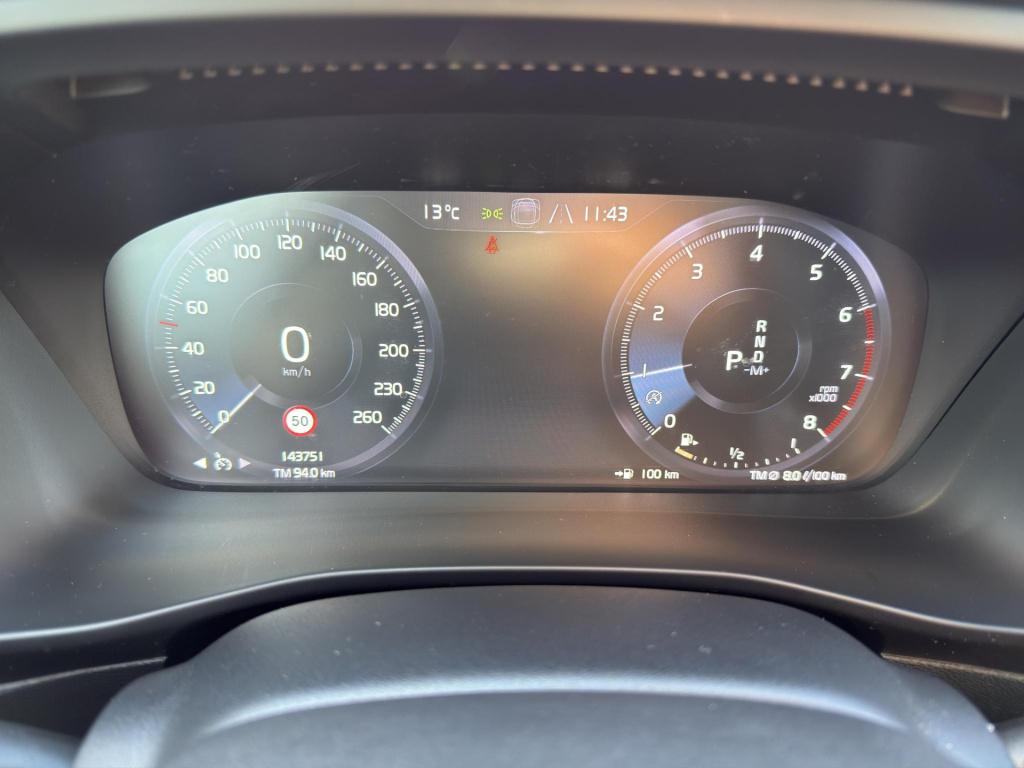 Volvo XC40 1.5 t3 r-design | camera | stoel/stuurverwarming | led | cruise 