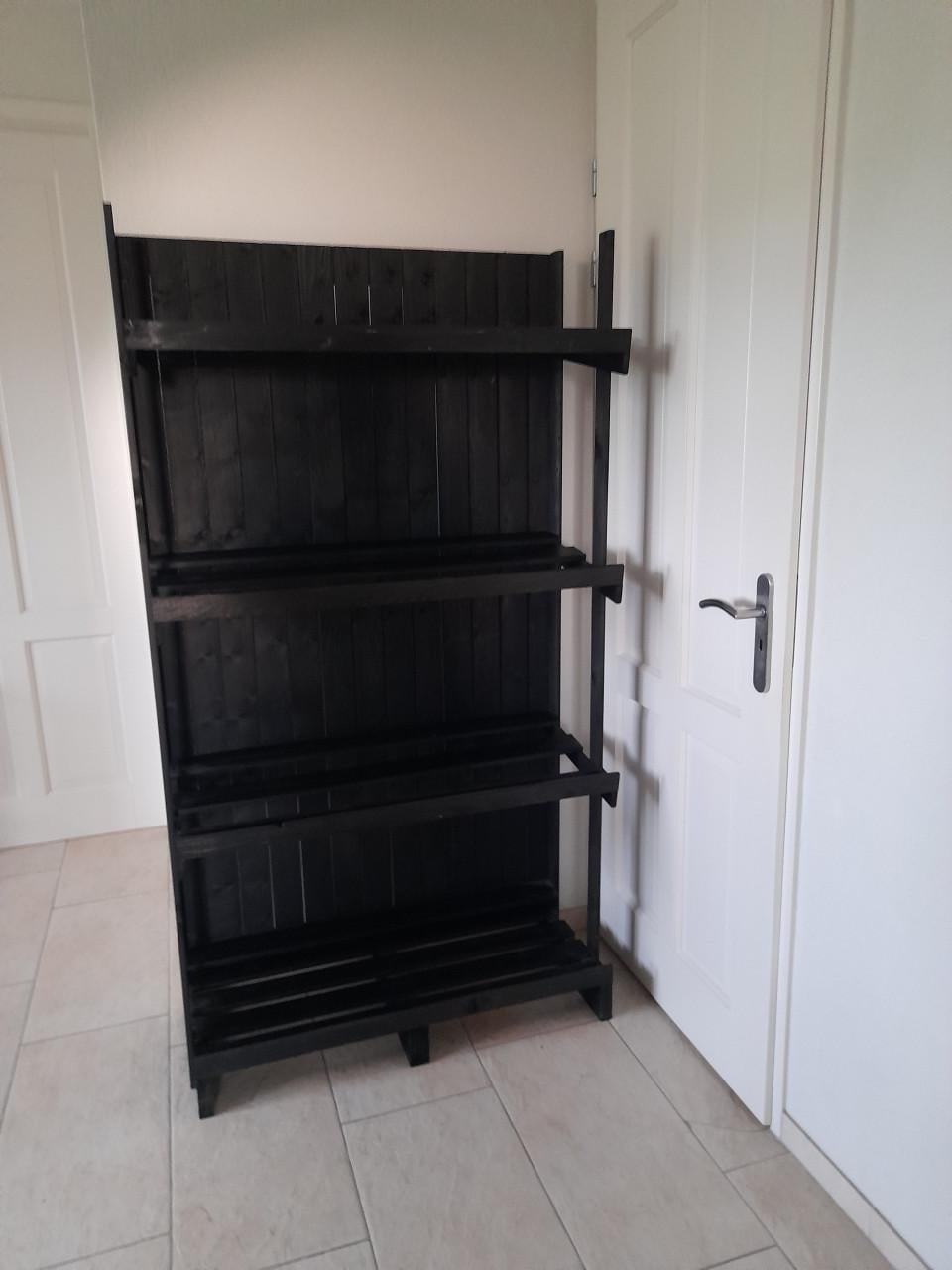 Zwart rek 40 x 100 x 180H (in goede staat )