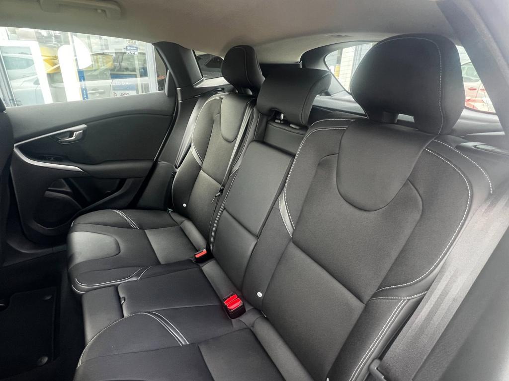 Volvo V40 2.0 t2 momentum, navi, afn. trekhaak enz...