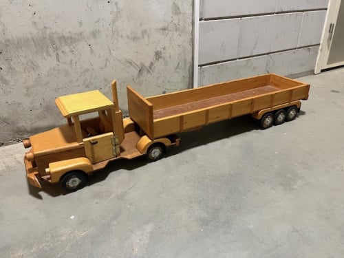 Houten speelgoed vrachtwagen Uniek