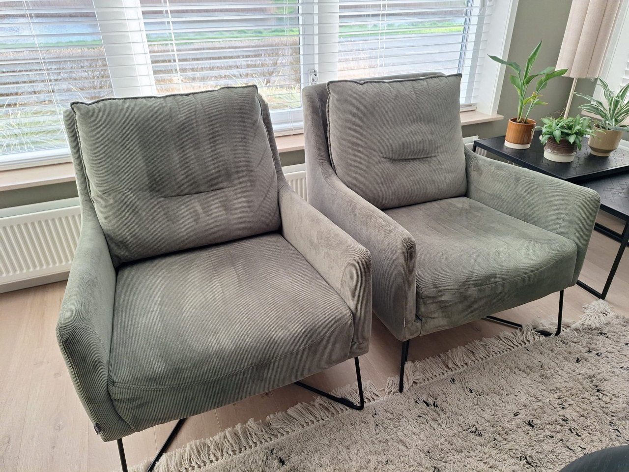 Prachtige fauteuil van ribstof van het merk Bellus