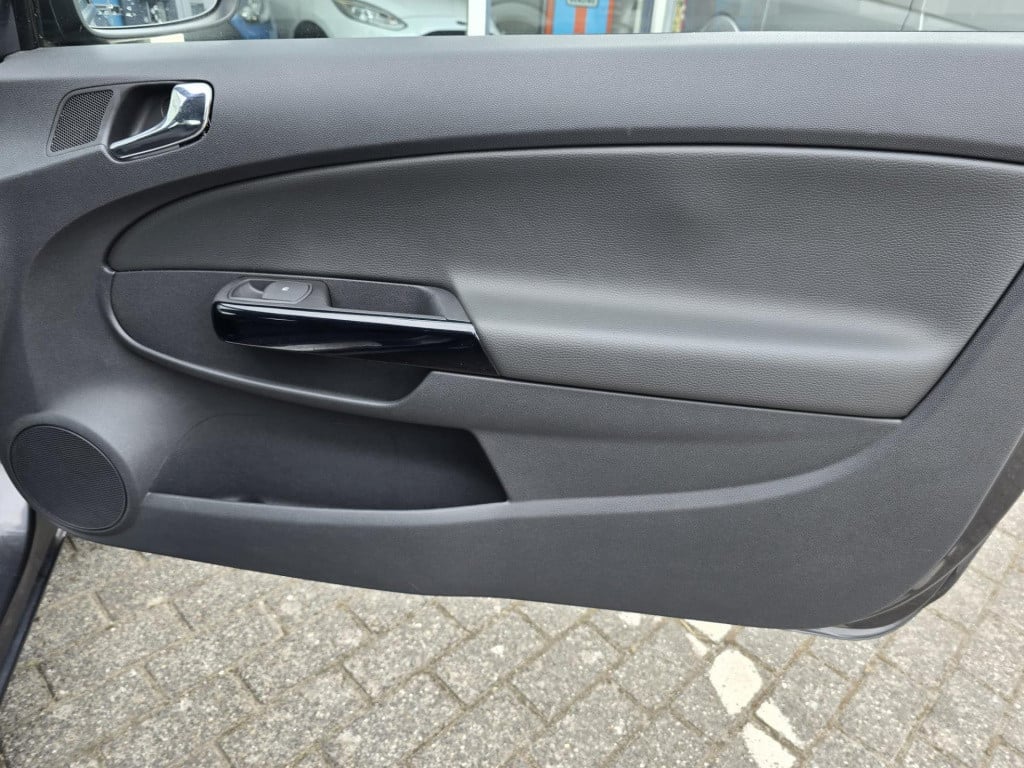Opel Corsa 1.2-16v anniversary edition