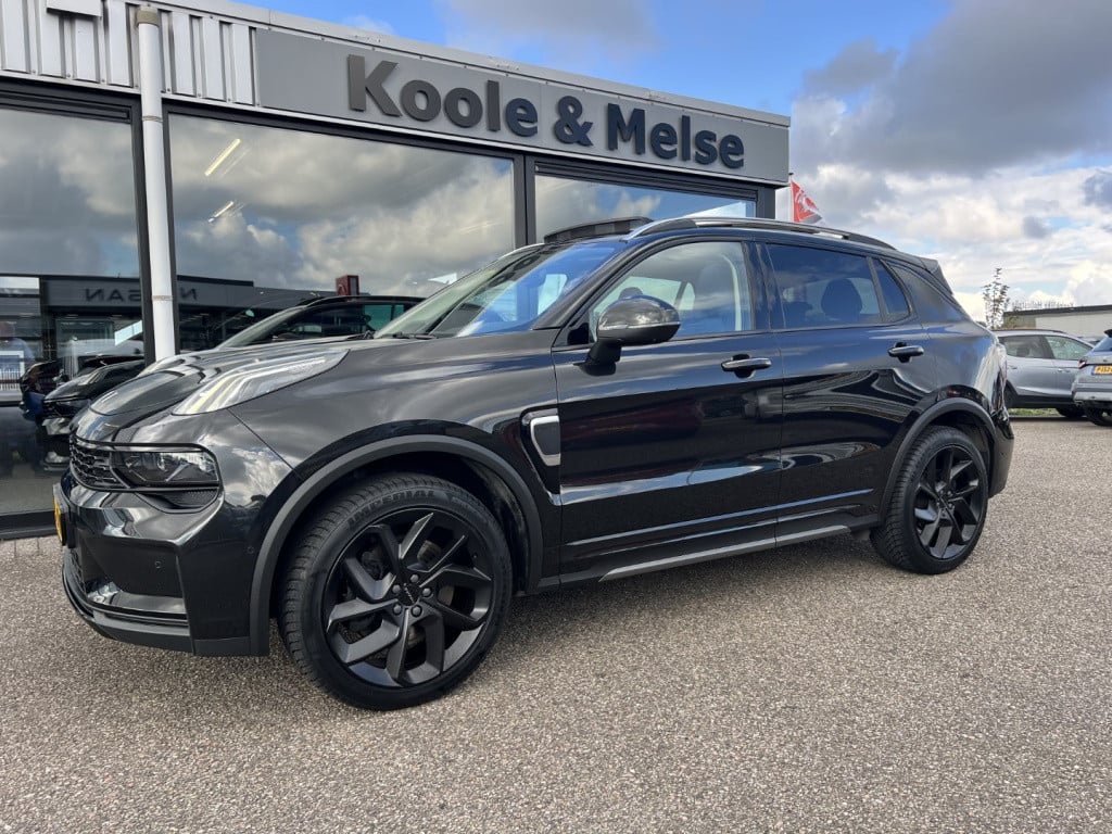 Lynk & Co 01 1.5 261pk phev , black edition , zwarte velgen , panodak , 360
