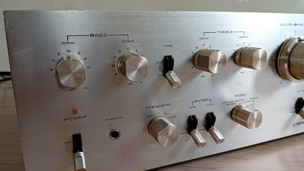 Pioneer SA-8500 stereo amplifier. Versterker.