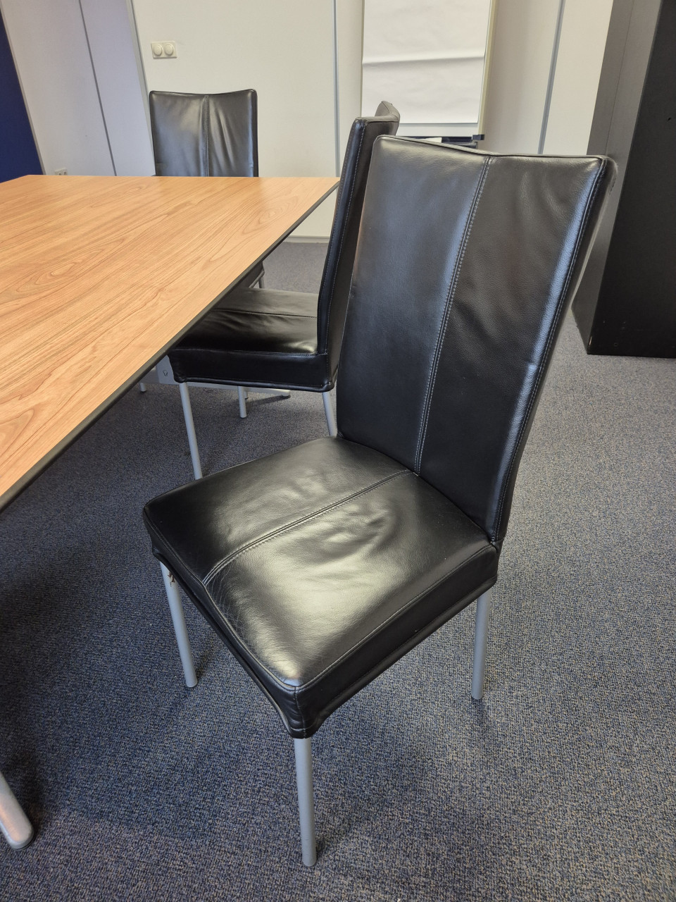 6 leren stoelen