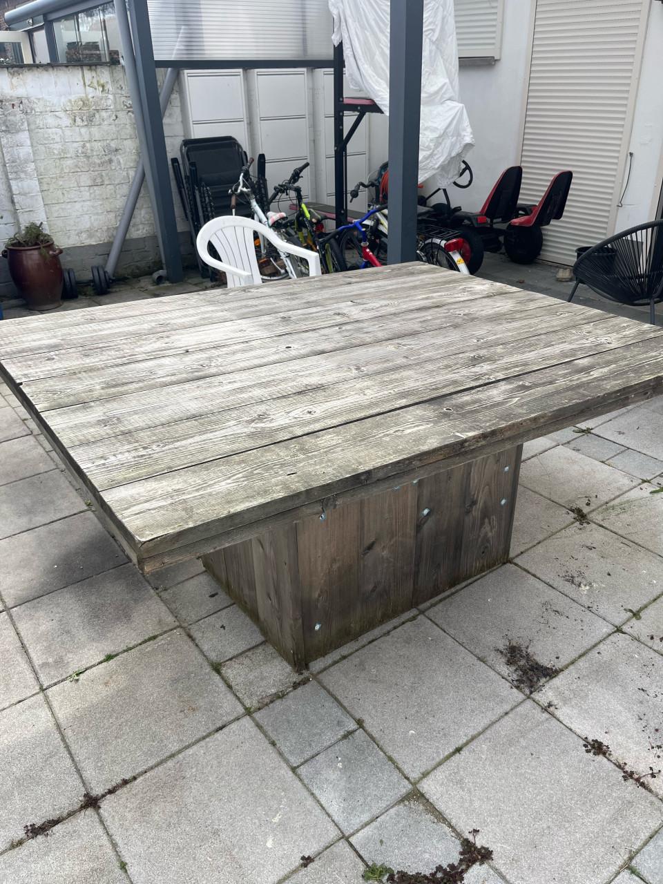 Gratis ophalen stijgerhouten tafel voor in de tuin