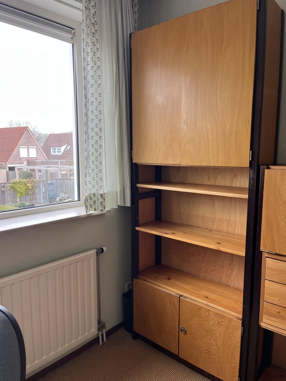 ## Lundia stellingkast met deurtjes  ##