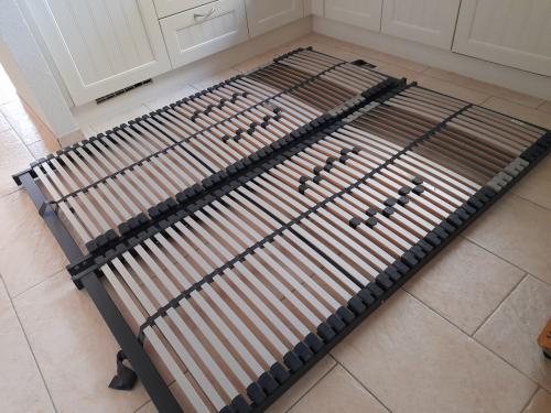 2 x Lattenbodem 80 x 200 ( in goede nette staat )