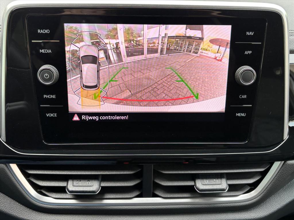 Volkswagen T-roc 1.5 tsi 150pk 7-dsg r-line| camera | keyless|unieke km sta
